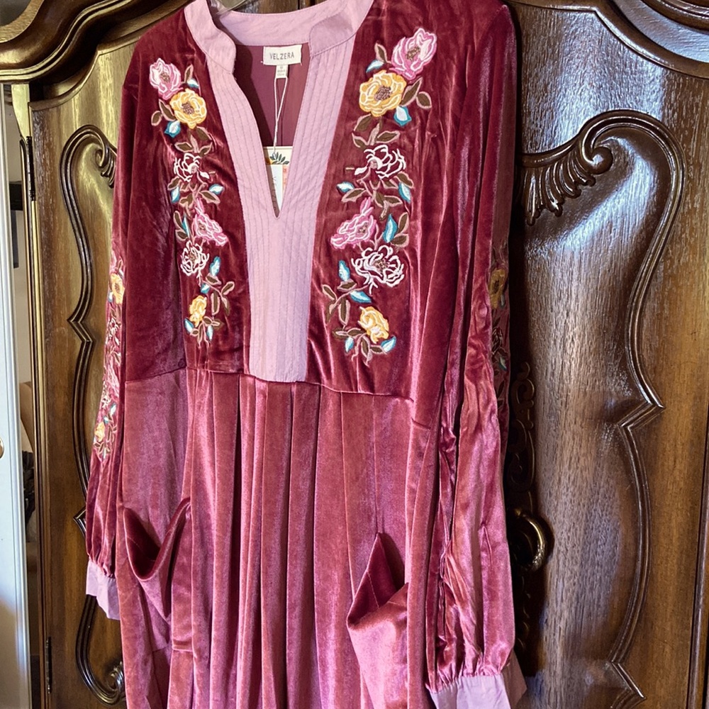 Gorgeous velvet embroidered dress in size M